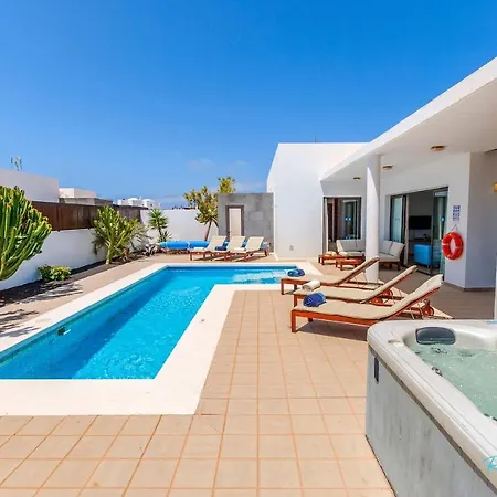 Jacks Place Playablanca Pool *